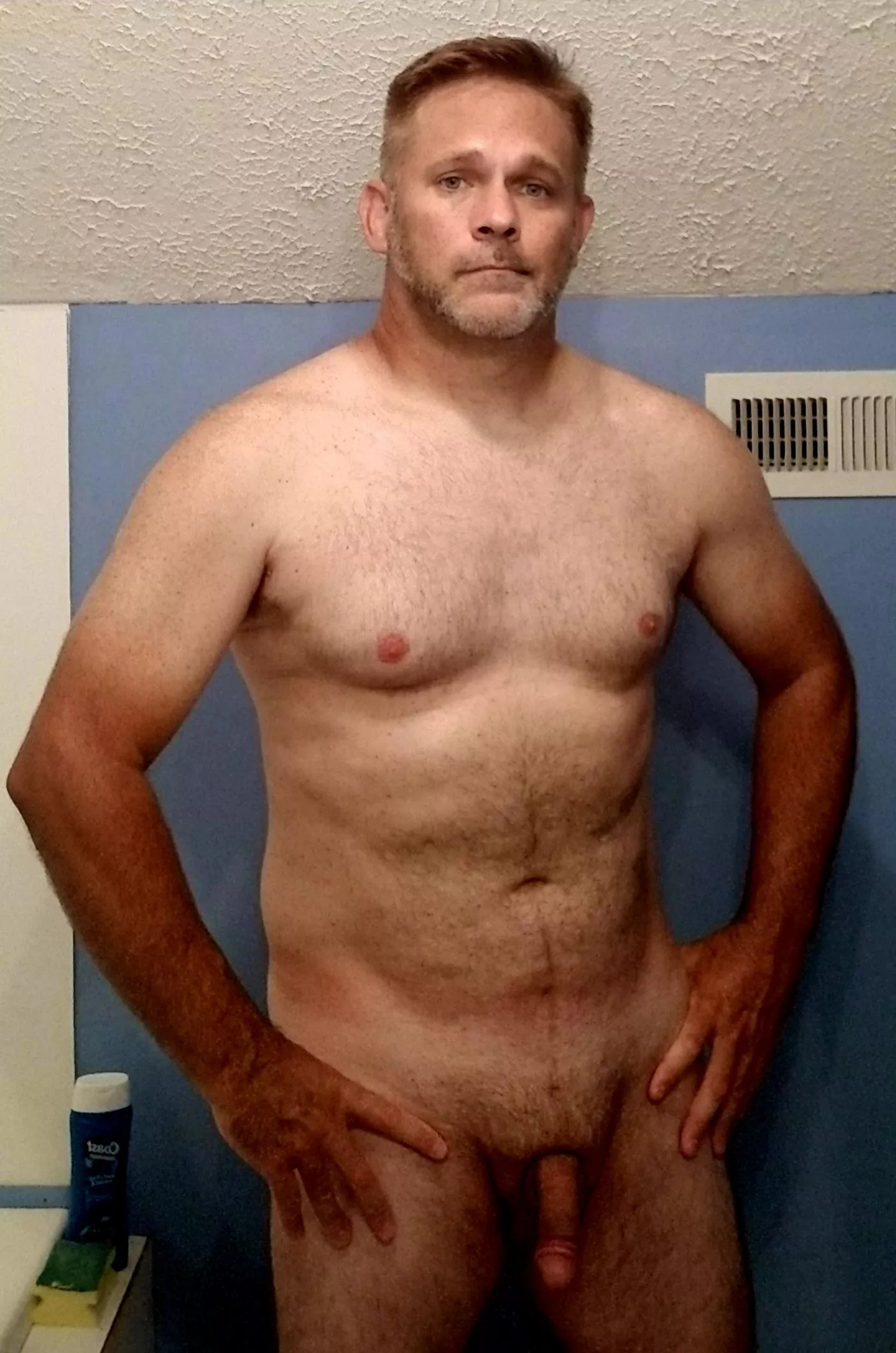 [44] 6'0 219lbs posted by FinancialBlood1541