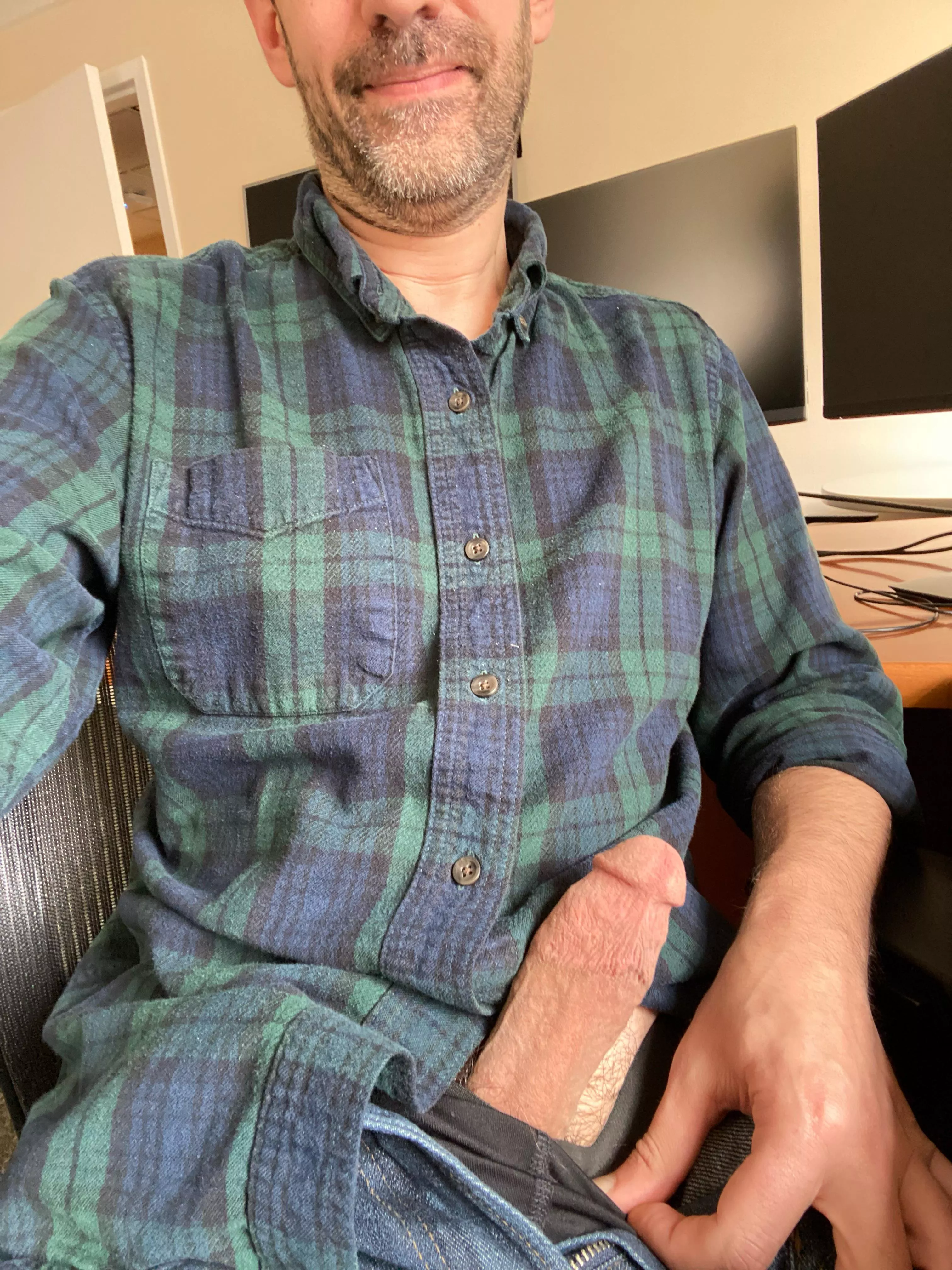 [44] It’s Friday. Would you fuck me here in the office? posted by tss376