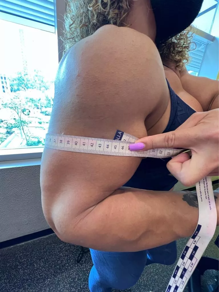 45cm or 17.3 inches posted by amymuscle