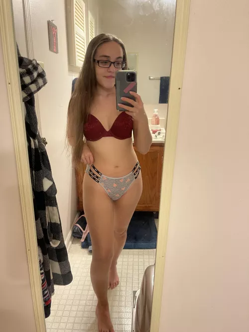 4’8 petite smash or pass? ❤️ by leahrose_12