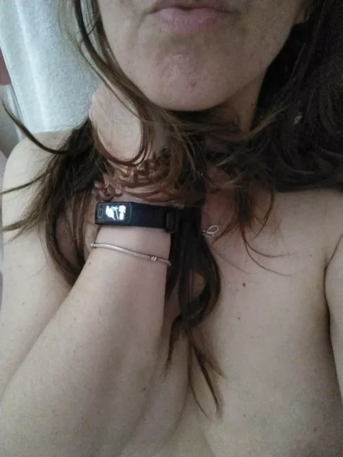 48 year old, mom of 2 teenegers by Liv-73