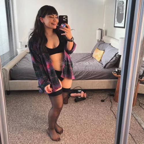 4ft 8” little cutie 🥰 by power_midget