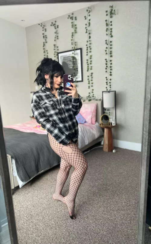 4ft 8” little pocket rocket 😉🖤 by power_midget