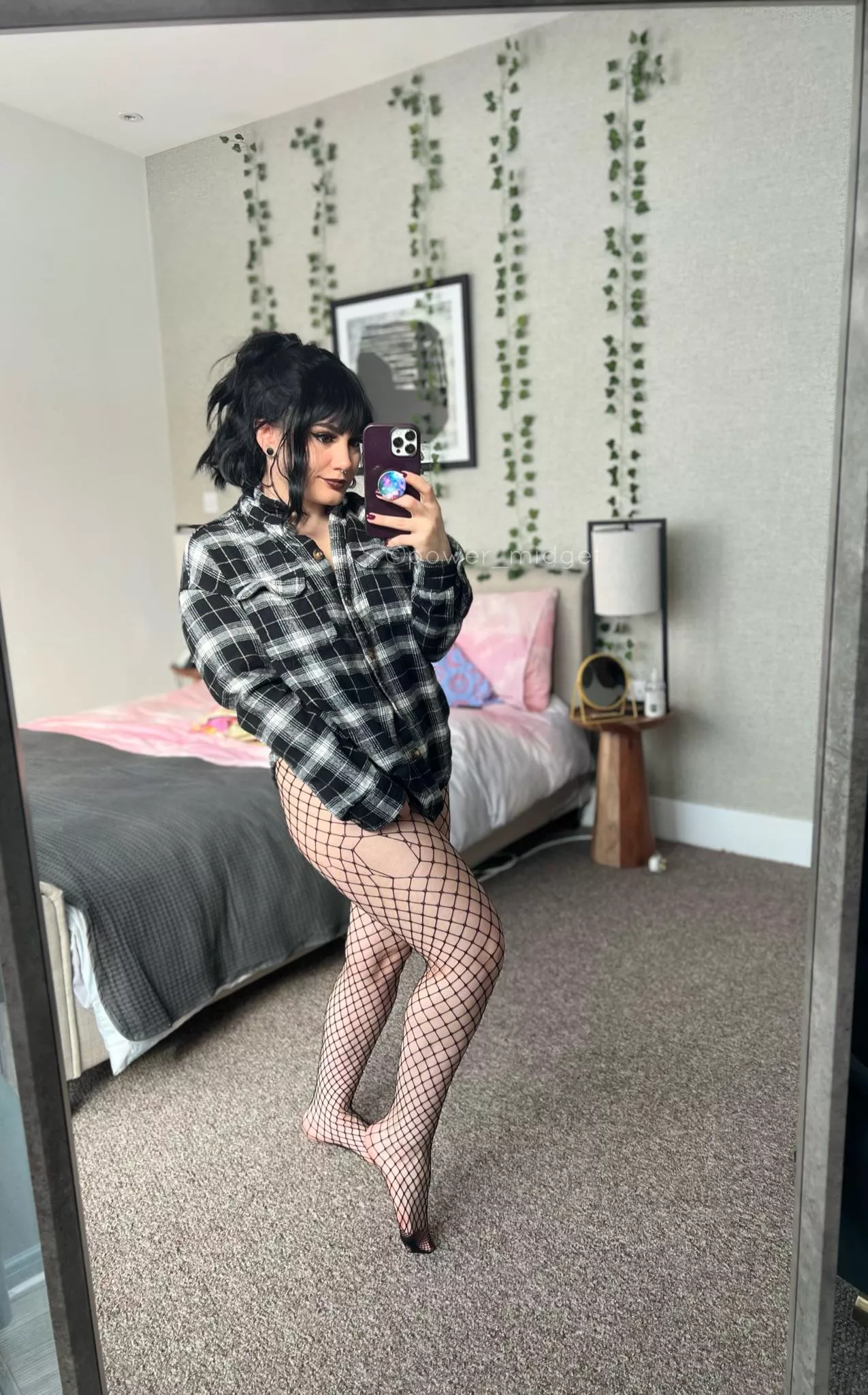 4ft 8” little pocket rocket 😉🖤 posted by power_midget