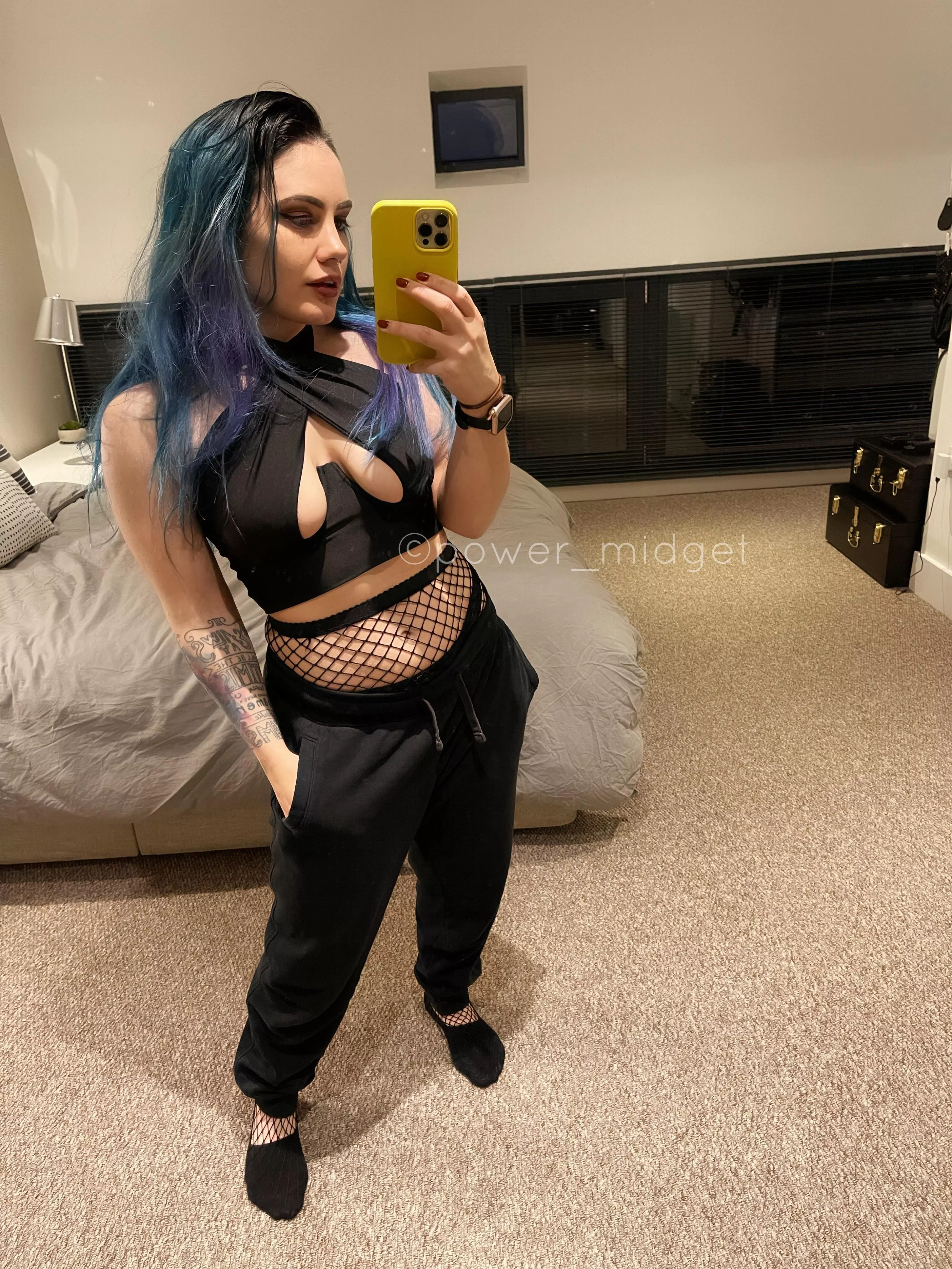 4ft 8” little pocket rocket 😈 posted by power_midget