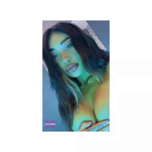 4ft11 Thai,loves to be naked and in lingerie all the time 🤪 by Emmie20222