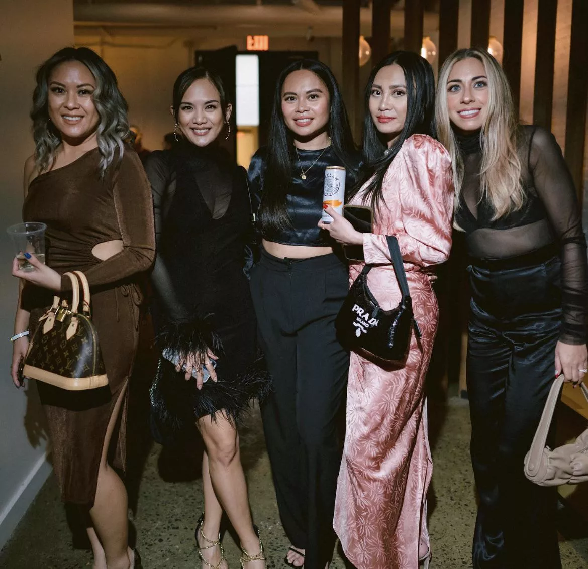 [5] beautiful classy milfs at your service. who do u finish on posted by statelygrape