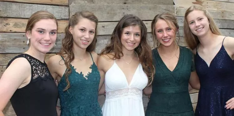 [5] Spring Formal posted by DeliciousPangolin992