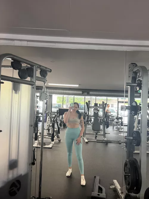 5’11” of mostly legs 🤪 [f] by SydneyKate9