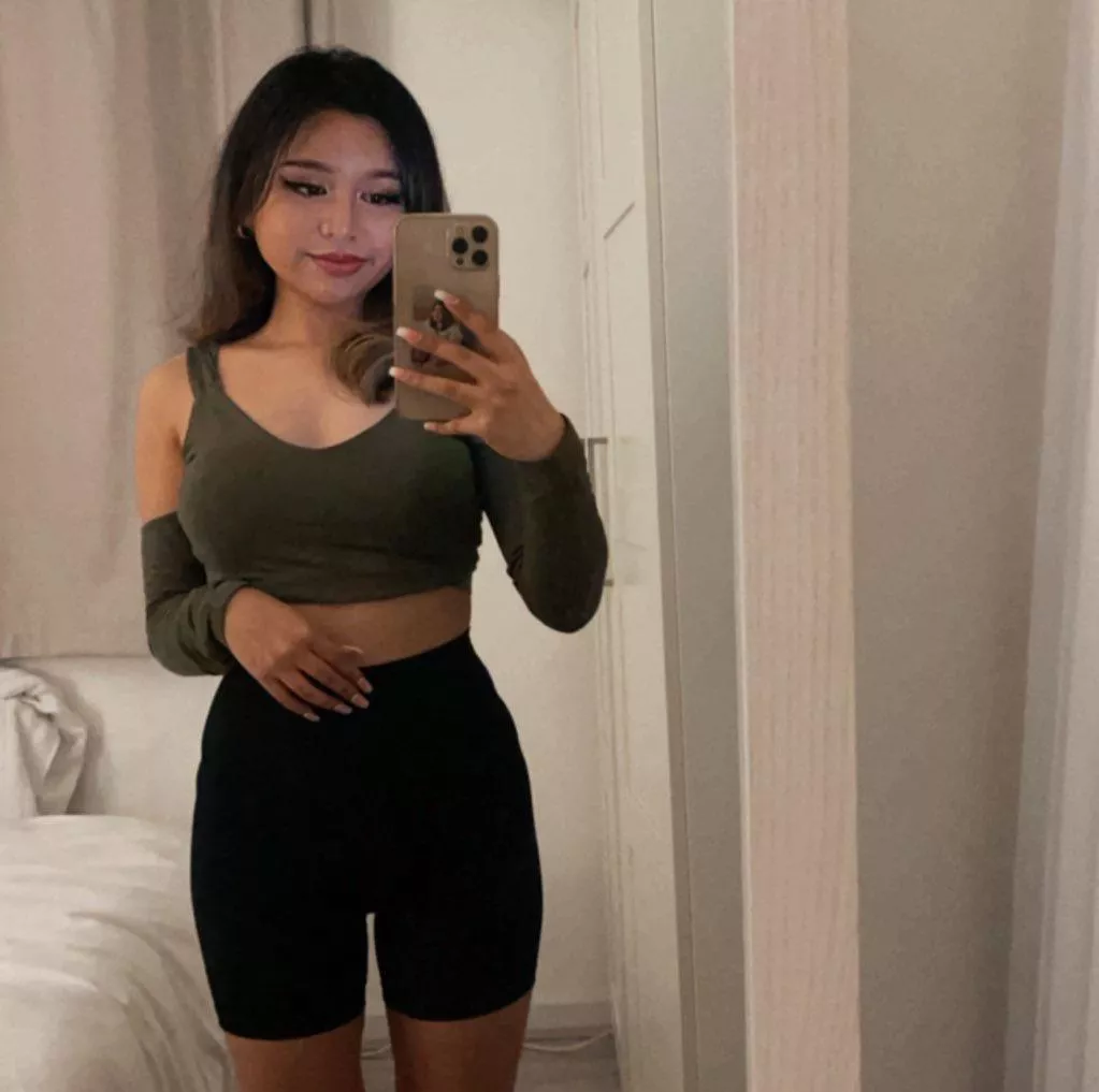 5’2 and easy to dominate. posted by ashandwongnyc