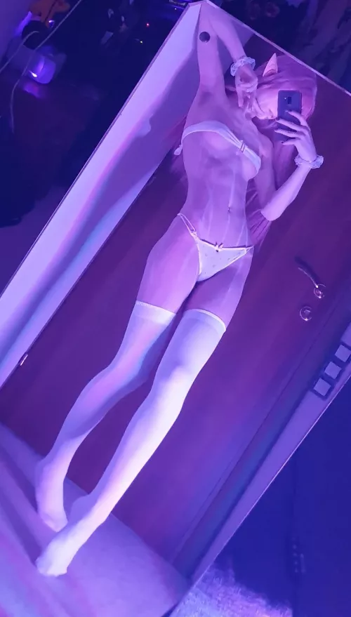 5.5 feet (97lb) purple elf ^_^ by Lazaryq82