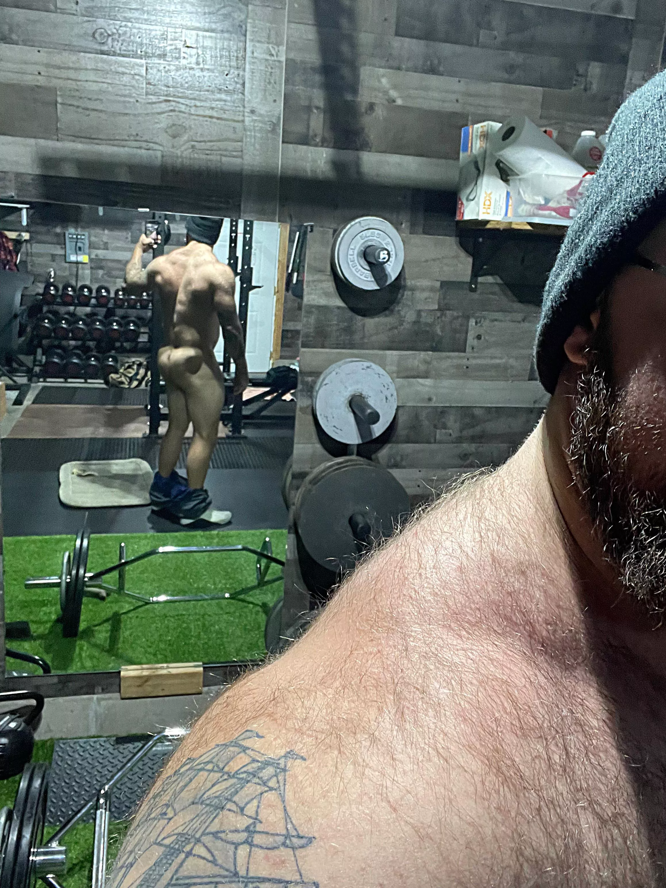 55 outside means less clothes in the gym today 😉😉 (m) posted by NationalCake1330