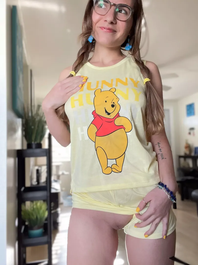 5ft tall but I can make a lot of honey🍯 want to help? 🙈💛 by lil-athena