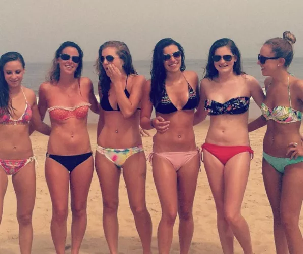 [6] Beach Visitors by hybridchicken2000