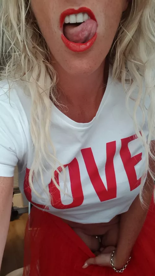 ‼️$6 $‼️NO PPV‼️💦 instant access to over already 600 posts💦 naughty homemade Milf content🥵💦 by Dutchy-Girl-OF