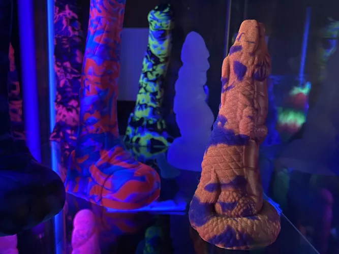 6th Kind coloration is actually very nice and the glow is very bright; Meng fits in nicely! by Rallythebeast