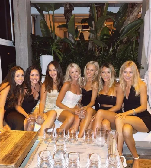 [7] hot girls by Resident-Low-2261