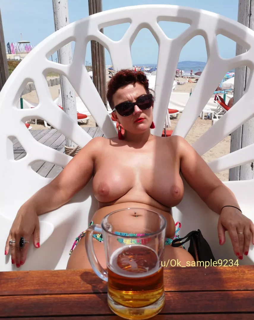 A big chair or a Tiny milf 🤔 39F UK 😘😘💋💋 posted by Ok_Sample9234