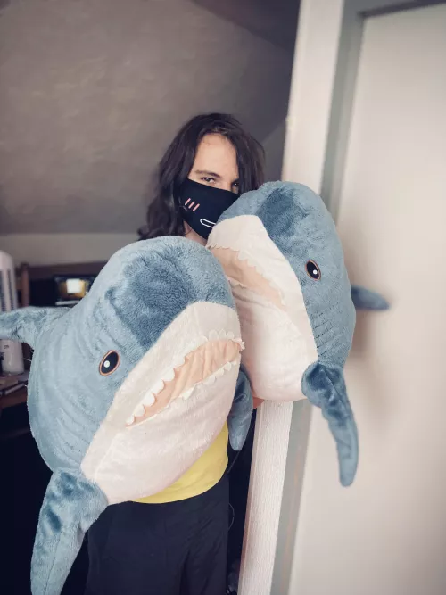 A cuddle with every punch~ by Phantom_Shifter