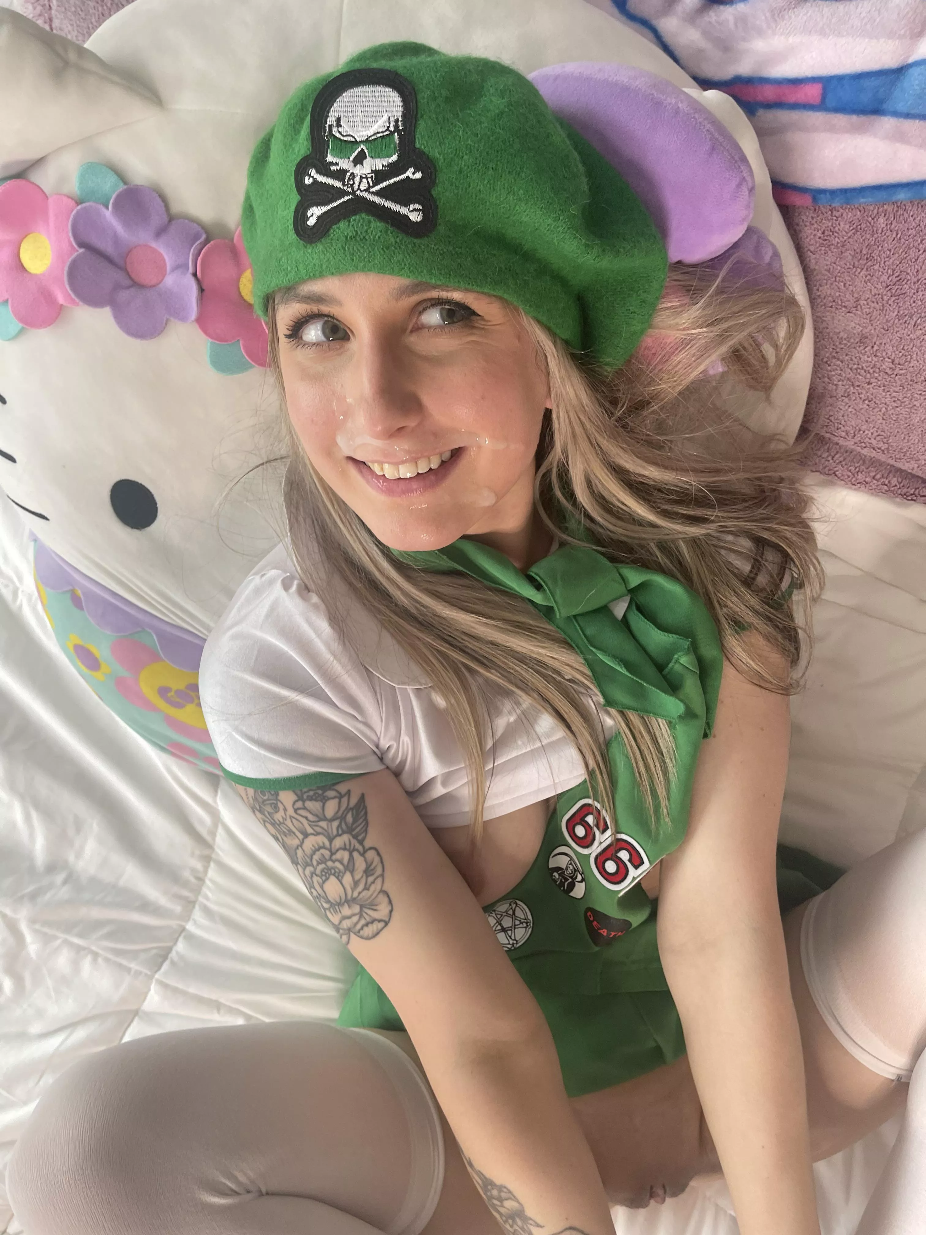 A face full of cum always makes me happy posted by LunaX_GW