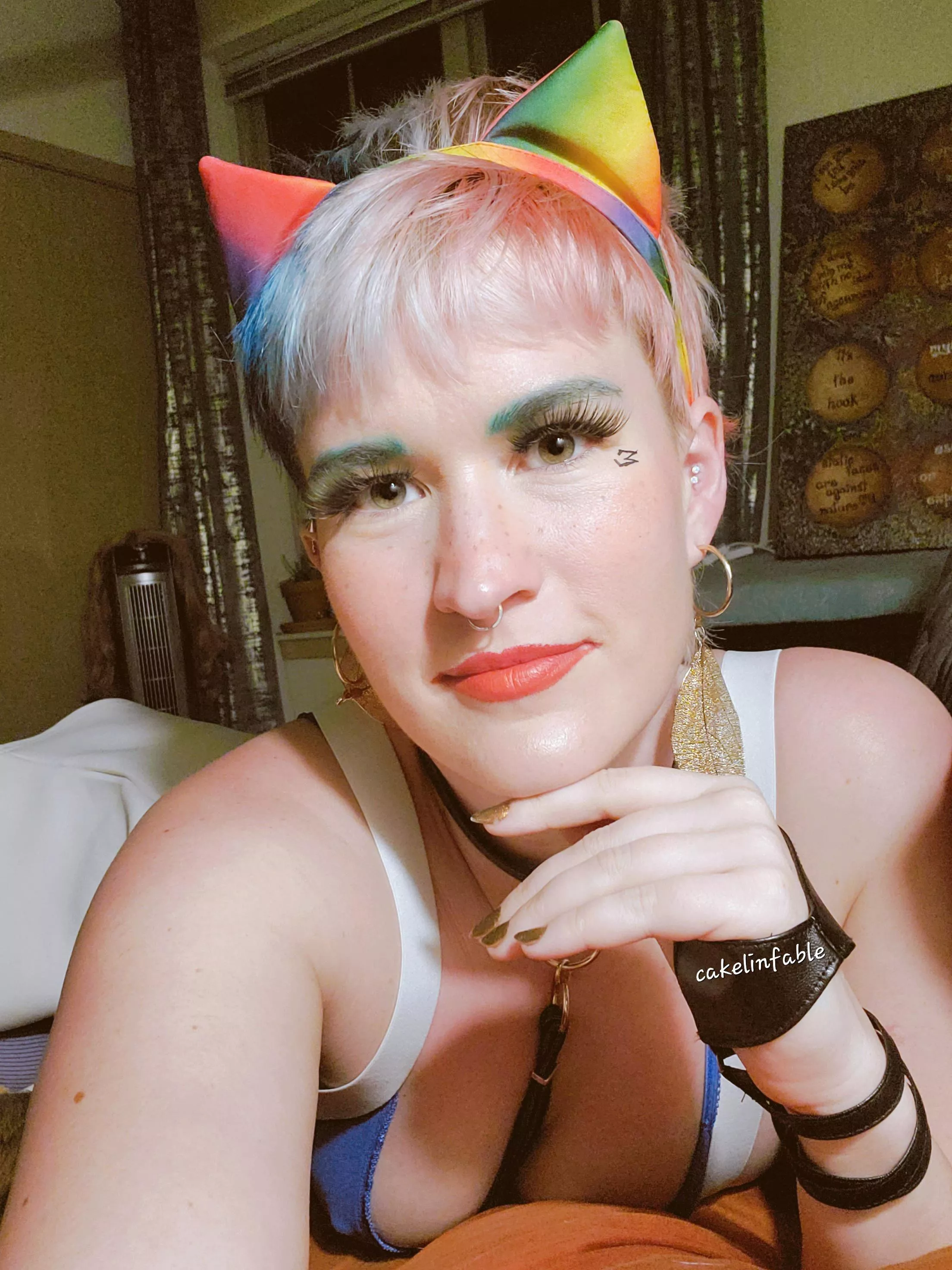 A freckled green eyed rainbow eared cat girl! 🤓 posted by cakelinfable