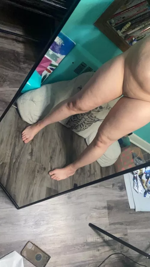 A fresh shaved pussy, by t33n3r