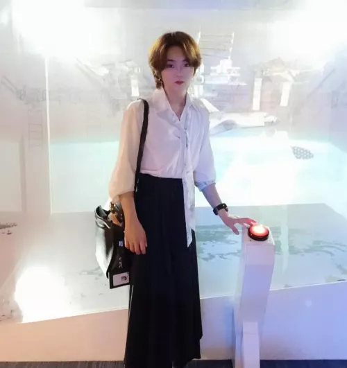 A friend from primary school who I have known for a long time invited me to attend her wedding at the end of this year. I said that I would strive for the opportunity, and I would find a boyfriend to attend her wedding dinner💕 by GanyGn89