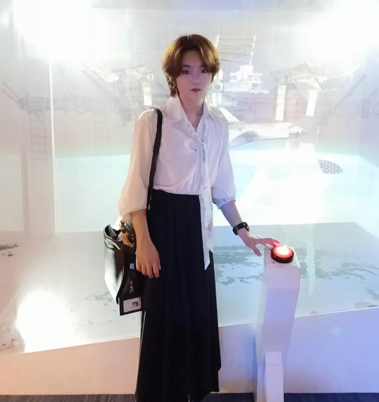 A friend from primary school who I have known for a long time invited me to attend her wedding at the end of this year. I said that I would strive for the opportunity, and I would find a boyfriend to attend her wedding dinner💕 posted by GanyGn89