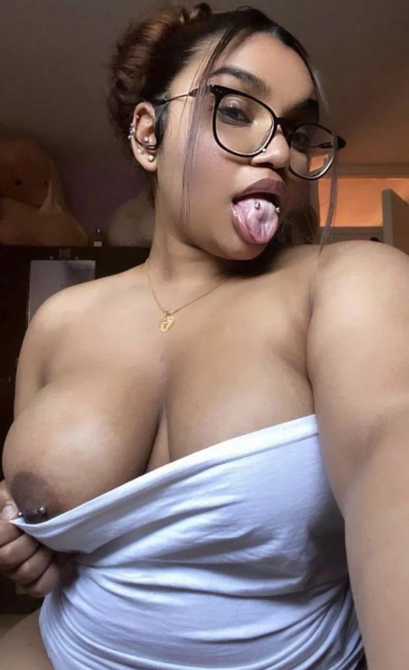 A good little girl for my master posted by JaydaFreaks