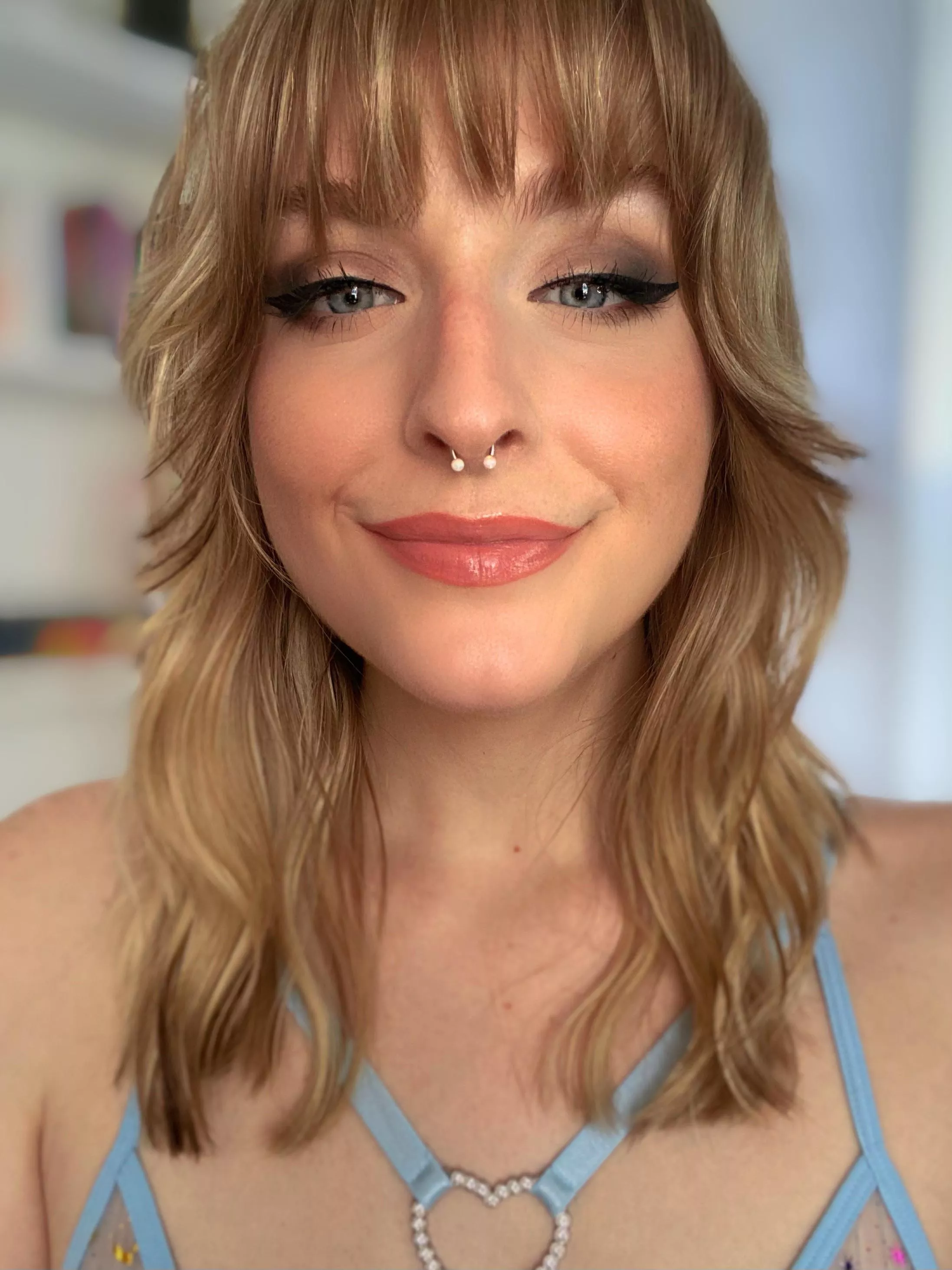 A headshot I took of myself 💙 Felt pretty posted by wiinierox