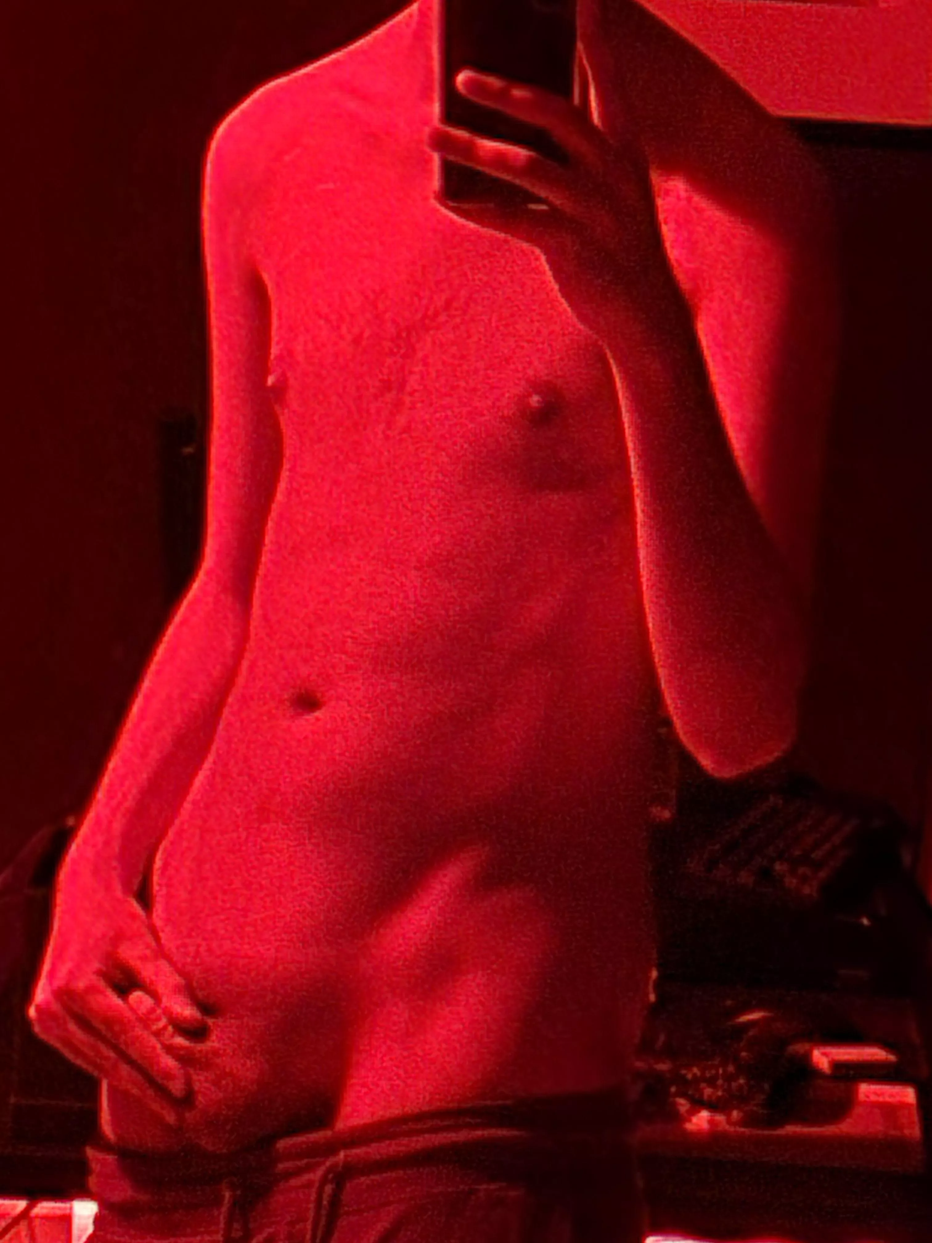 A hot nude in red ❤️❤️❤️ posted by Thirsty-Boy69