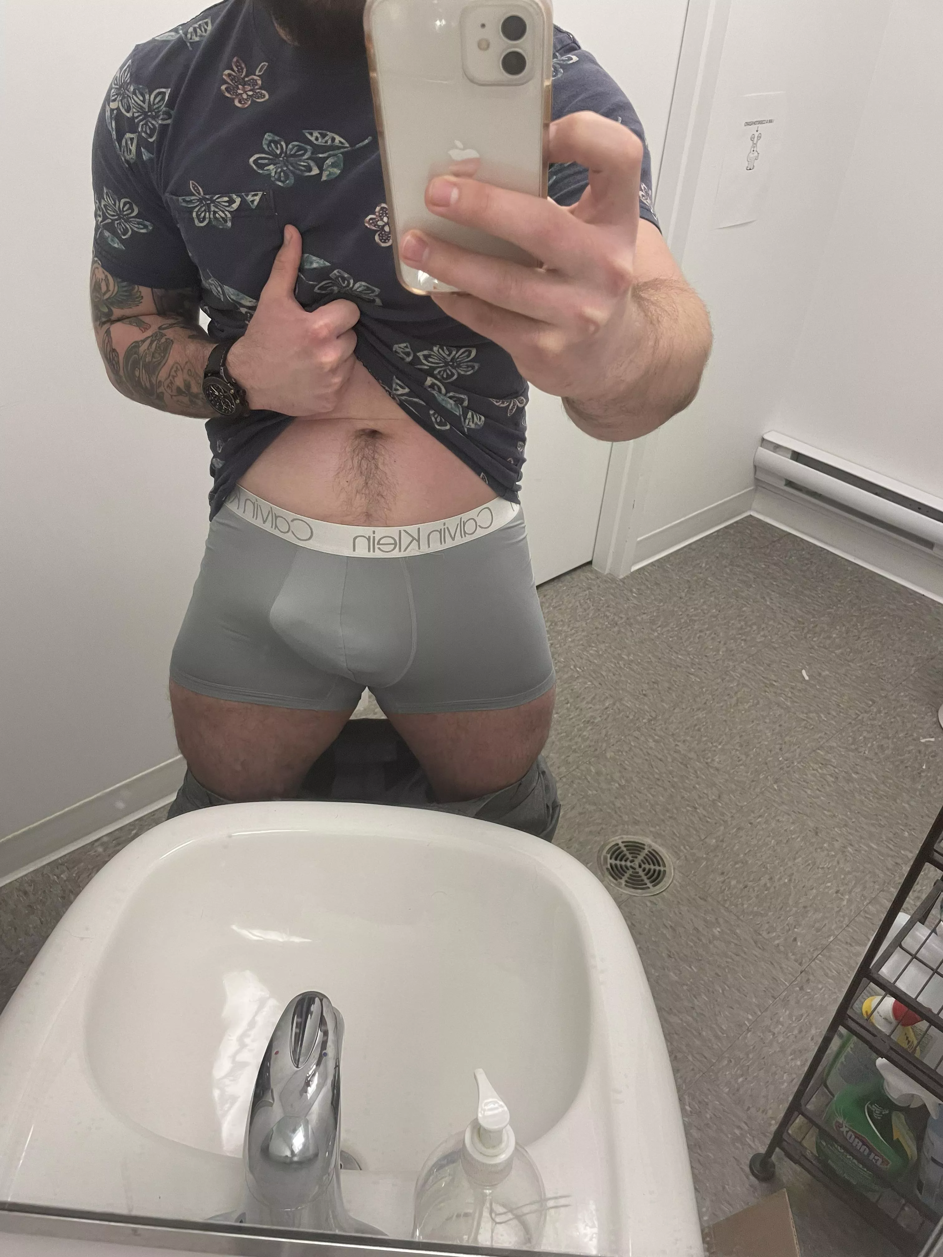 A lil bulge for your Thursday :) posted by Girth_in_the_Flesh