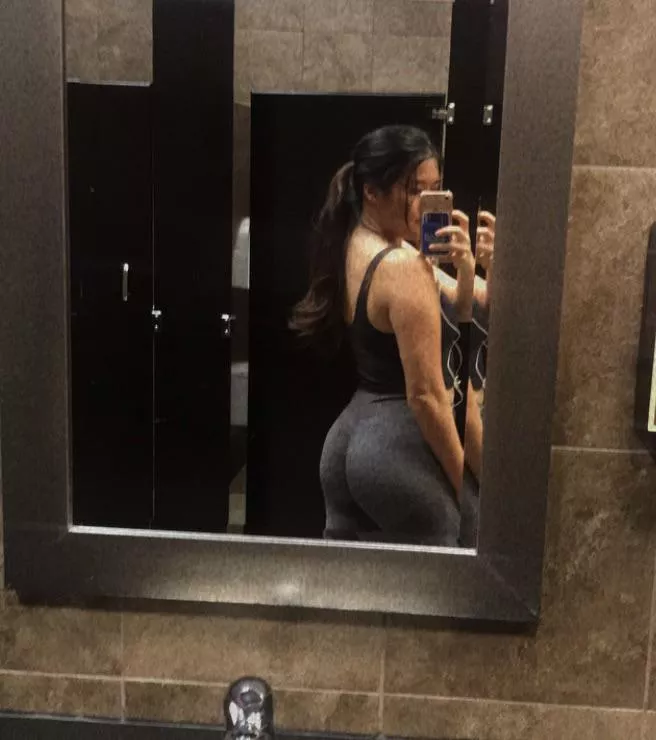 A lil gym sel[f]ie action ✨ posted by thehigh02