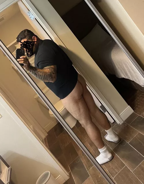 A lil something to help u through Monday! DM’s always open! 😉 by Dre_bear