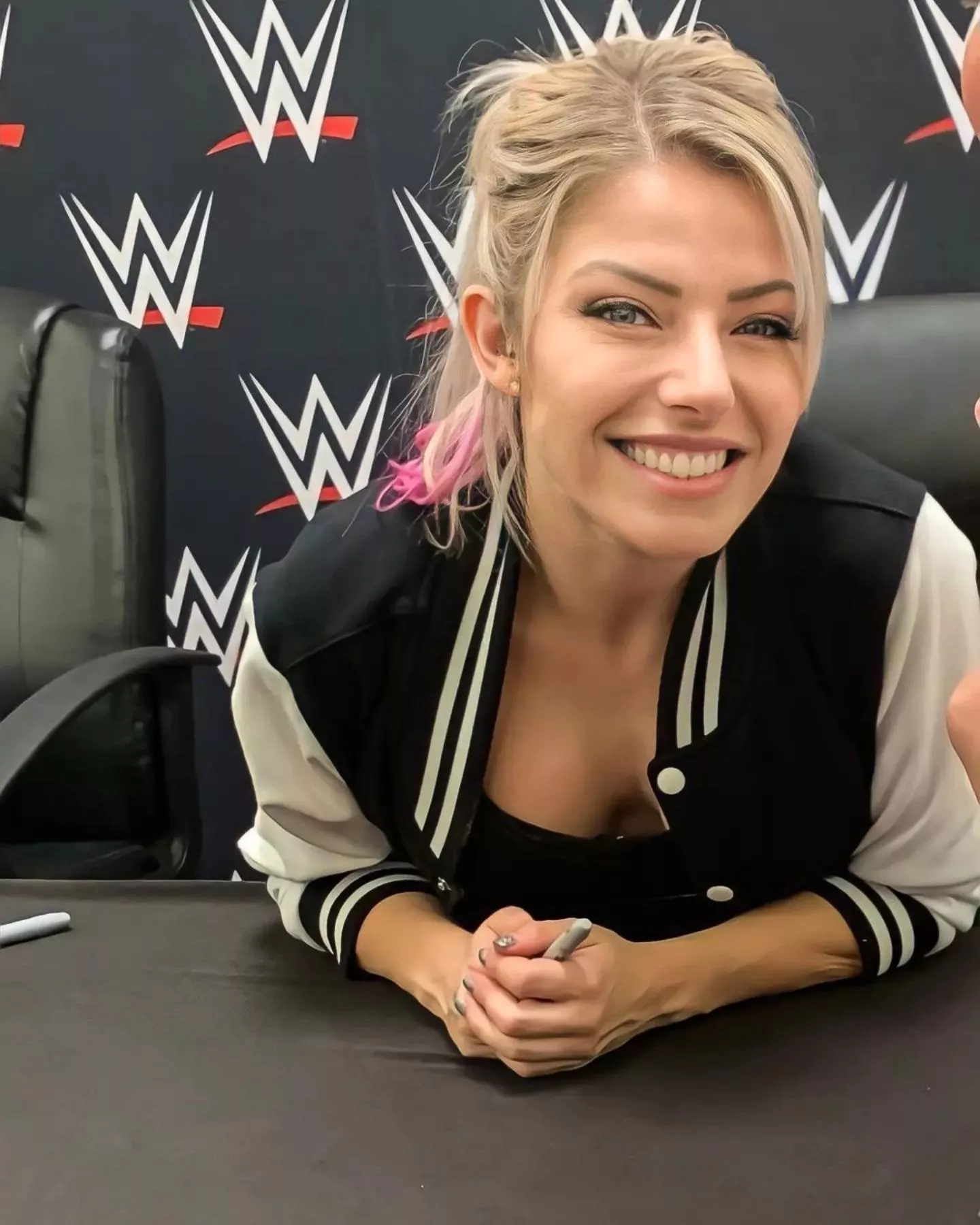 A lil tease from Ms. Bliss posted by hector_washere