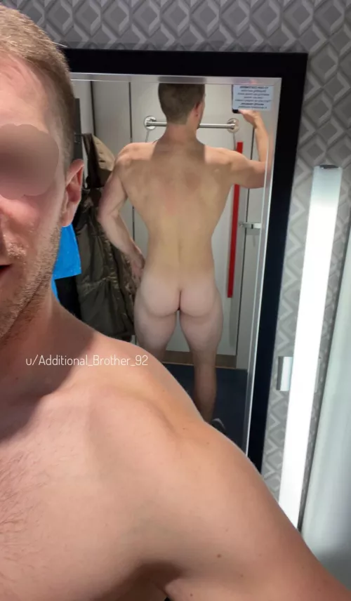 A little change room nood by Additional_Bother_92