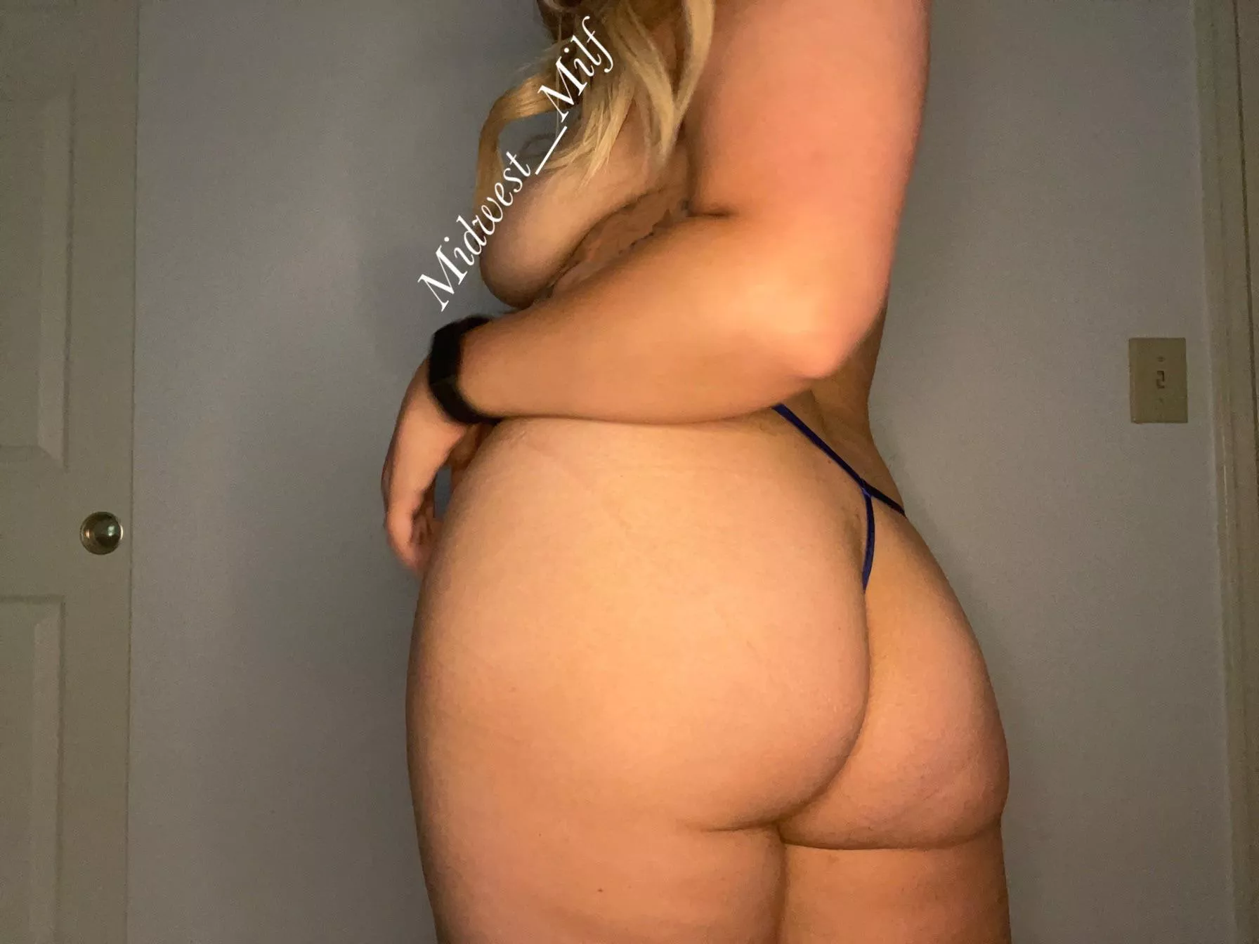 A little navy blue g string💋 posted by midwest__milf