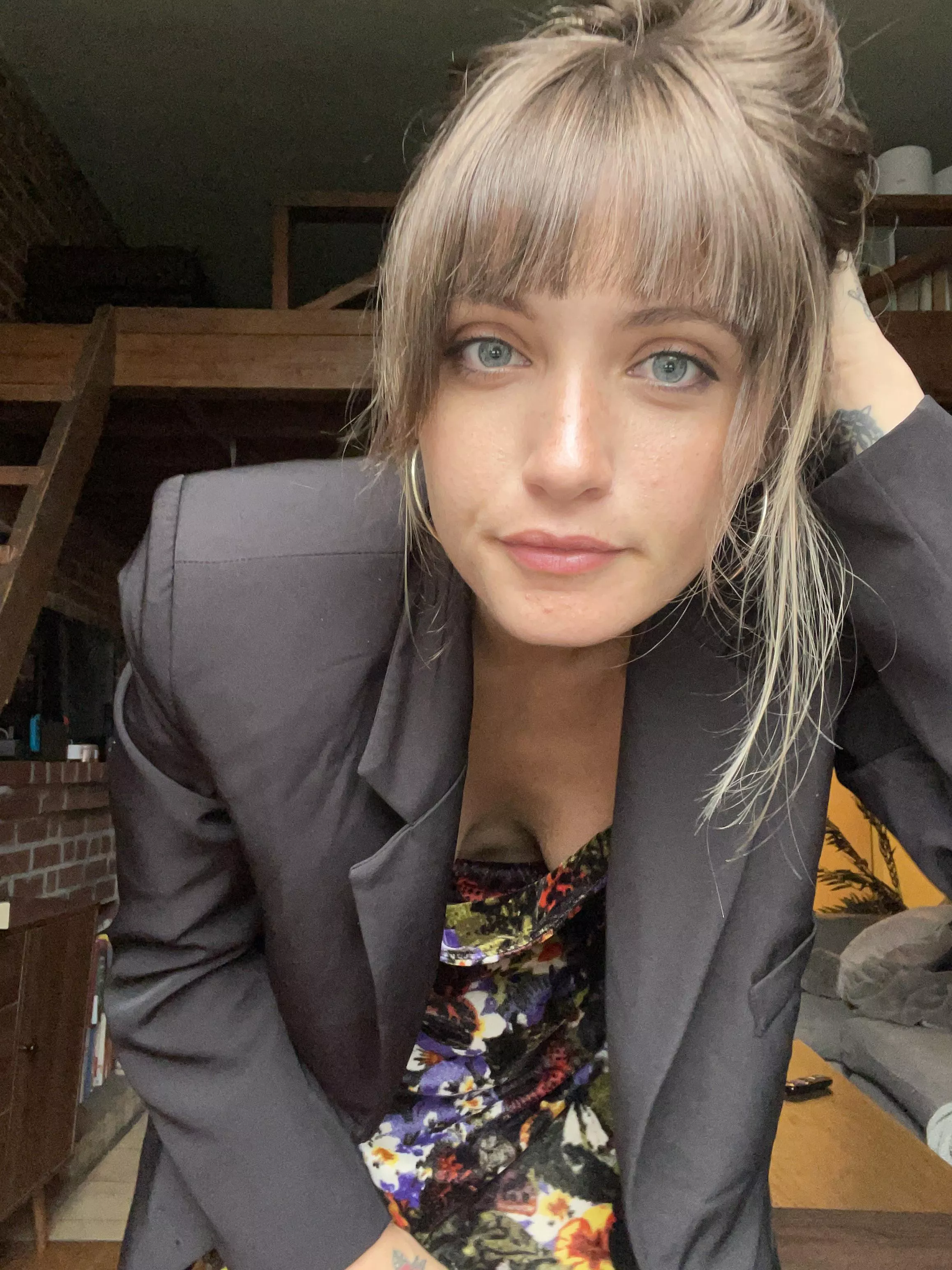 A little peek posted by chachacha69