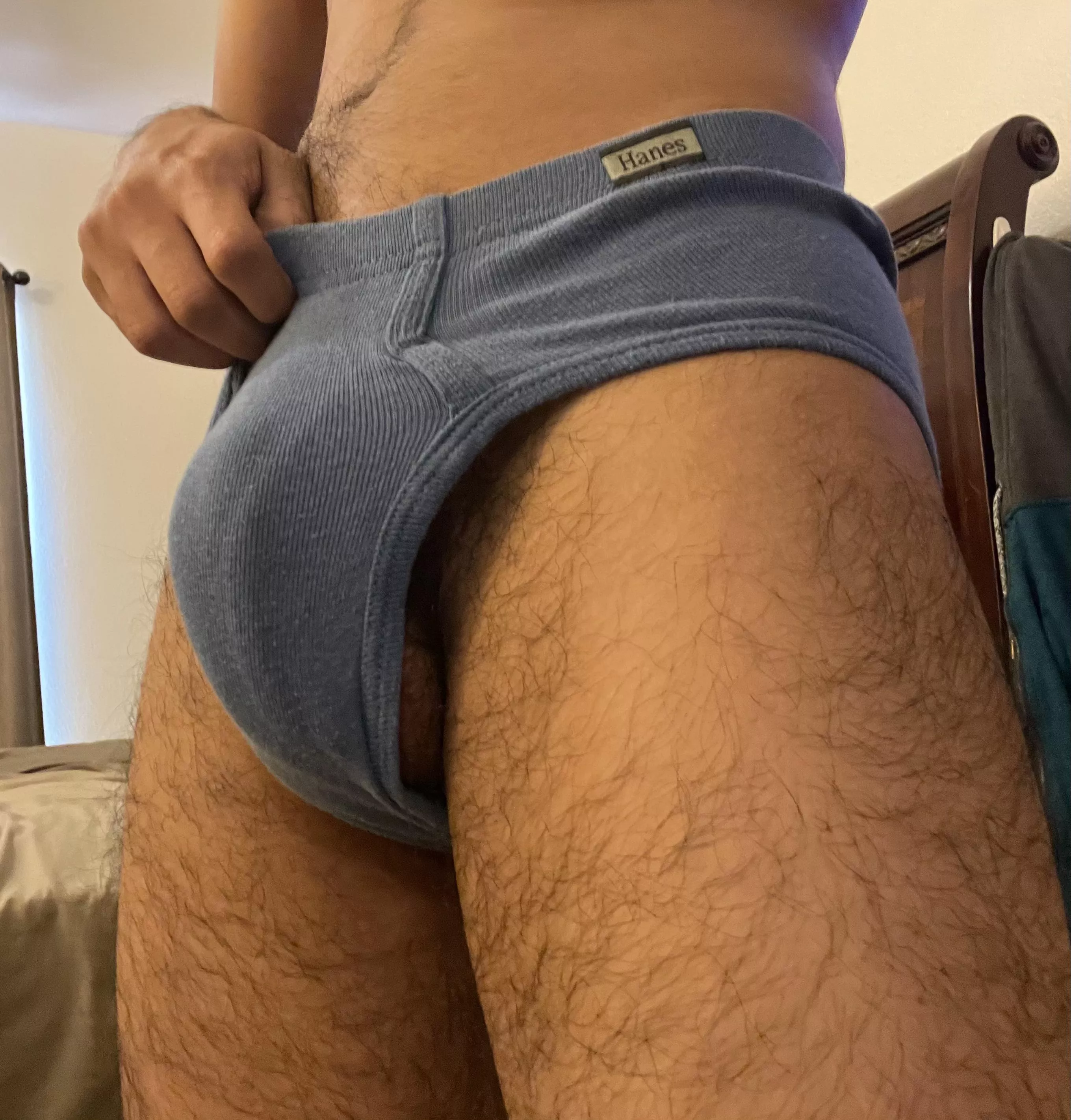 A little peek posted by underground_02