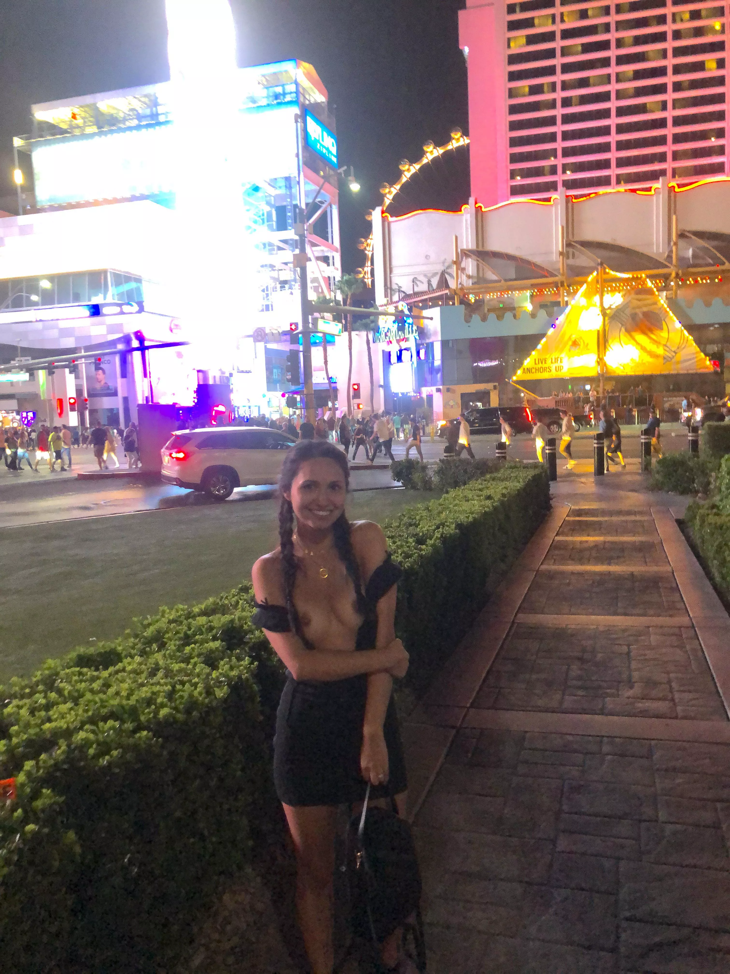 A little shy (f) but I wanted to show off a lil in the city real quick ☺️ posted by Ittybittymeee