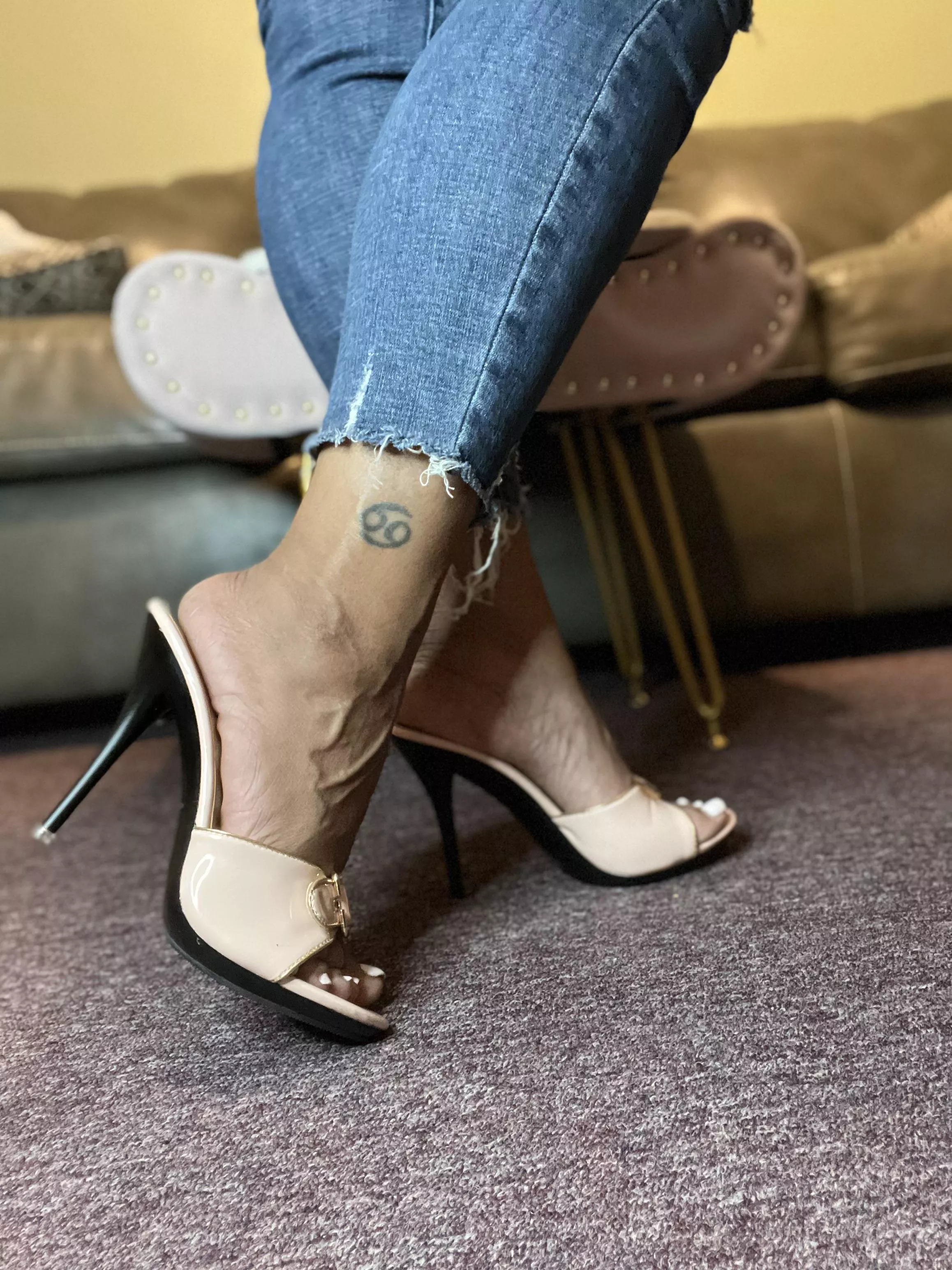 A little side view! posted by MiaCrackedSoles
