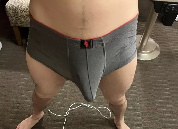 A lonely night and I feel tight in a hotel by HungCii