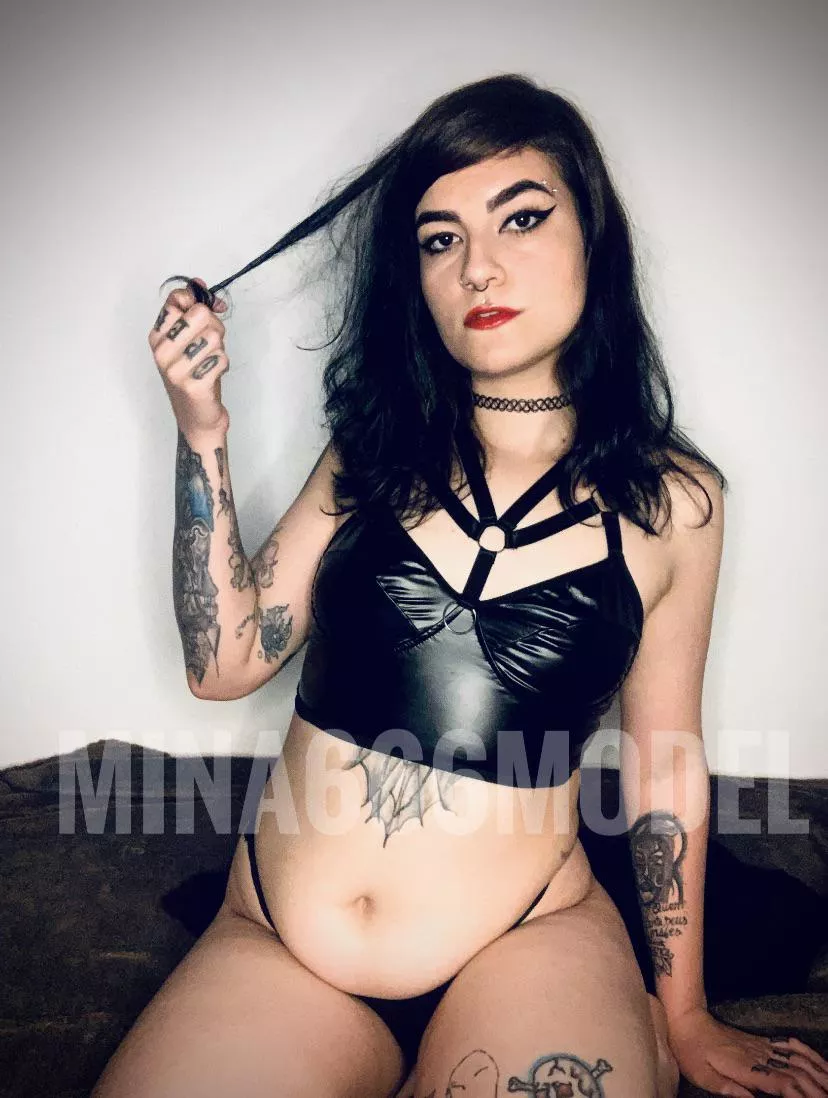 A neck tattoo is coming, I’m so anxious! 🤩 posted by mina666model