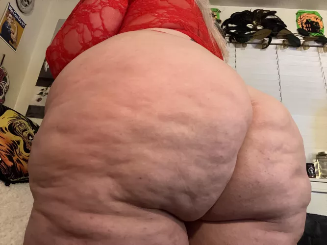 A peach a day keeps the doctor away 🍑 by curvybarbietoo