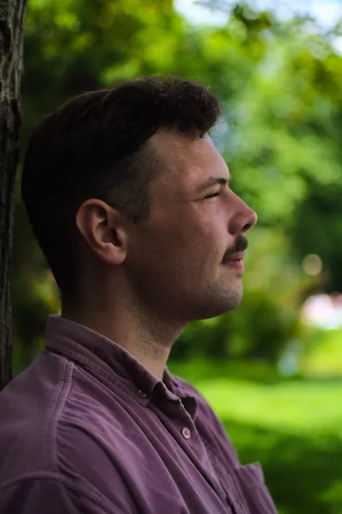 A photographer friend of mine took an impromptu headshot today and this is like, the first pic of myself I like, so thought I'd share 🥰 by tacticalcheese98