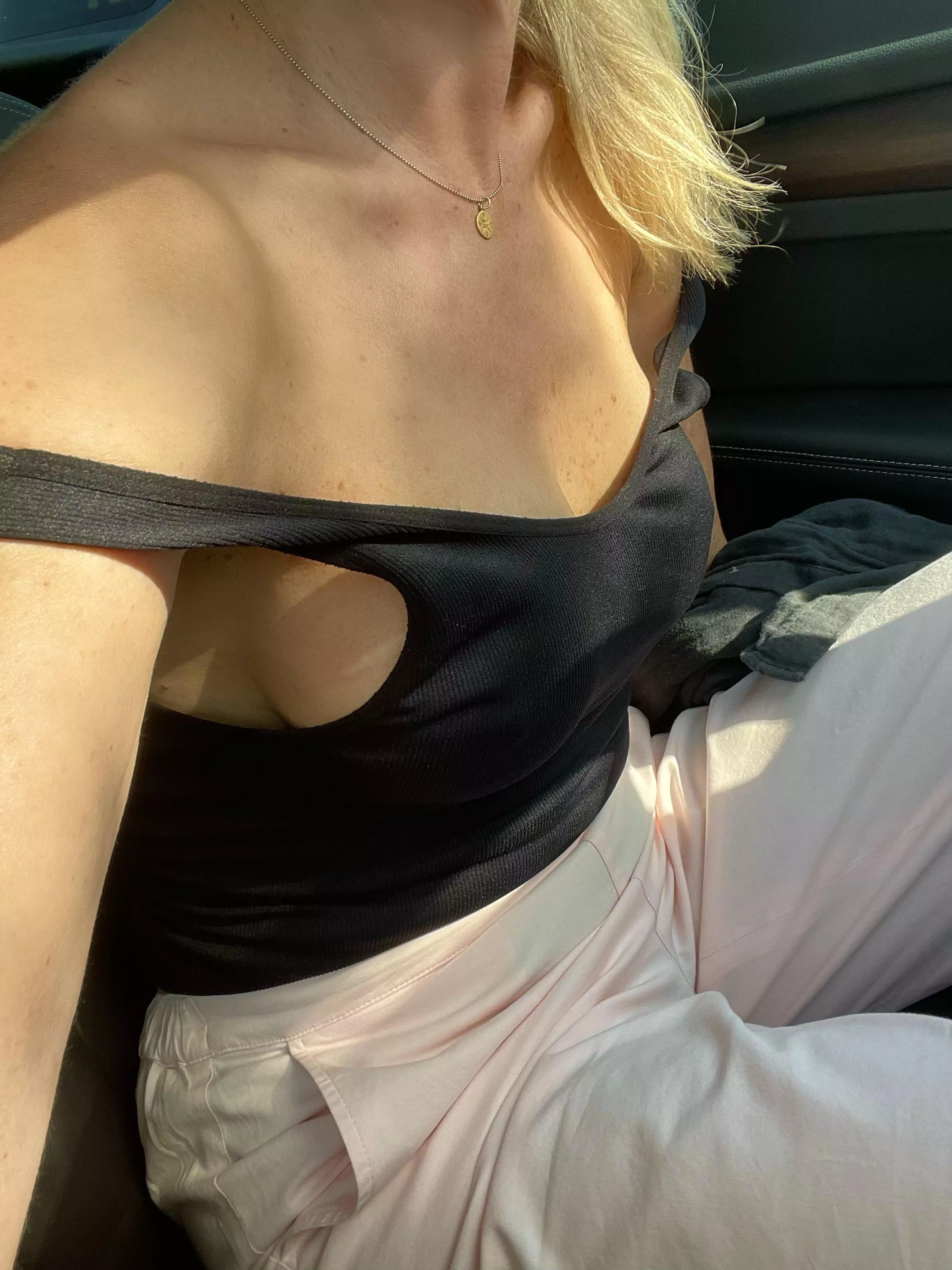 A quick errand before travel… a little side peak 😉💋 posted by classydesiree