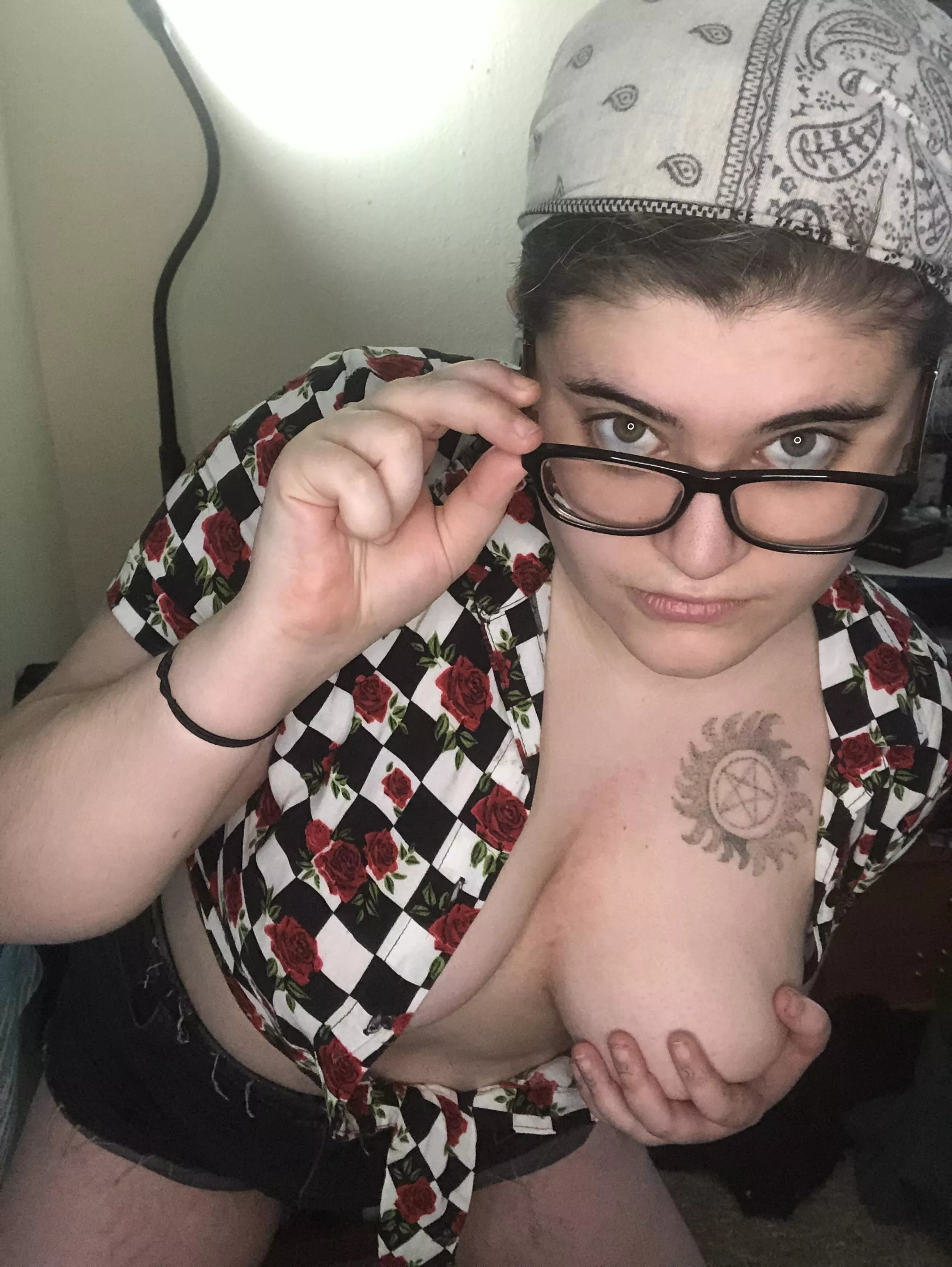 A singular hand bra posted by luigitrumpsmario