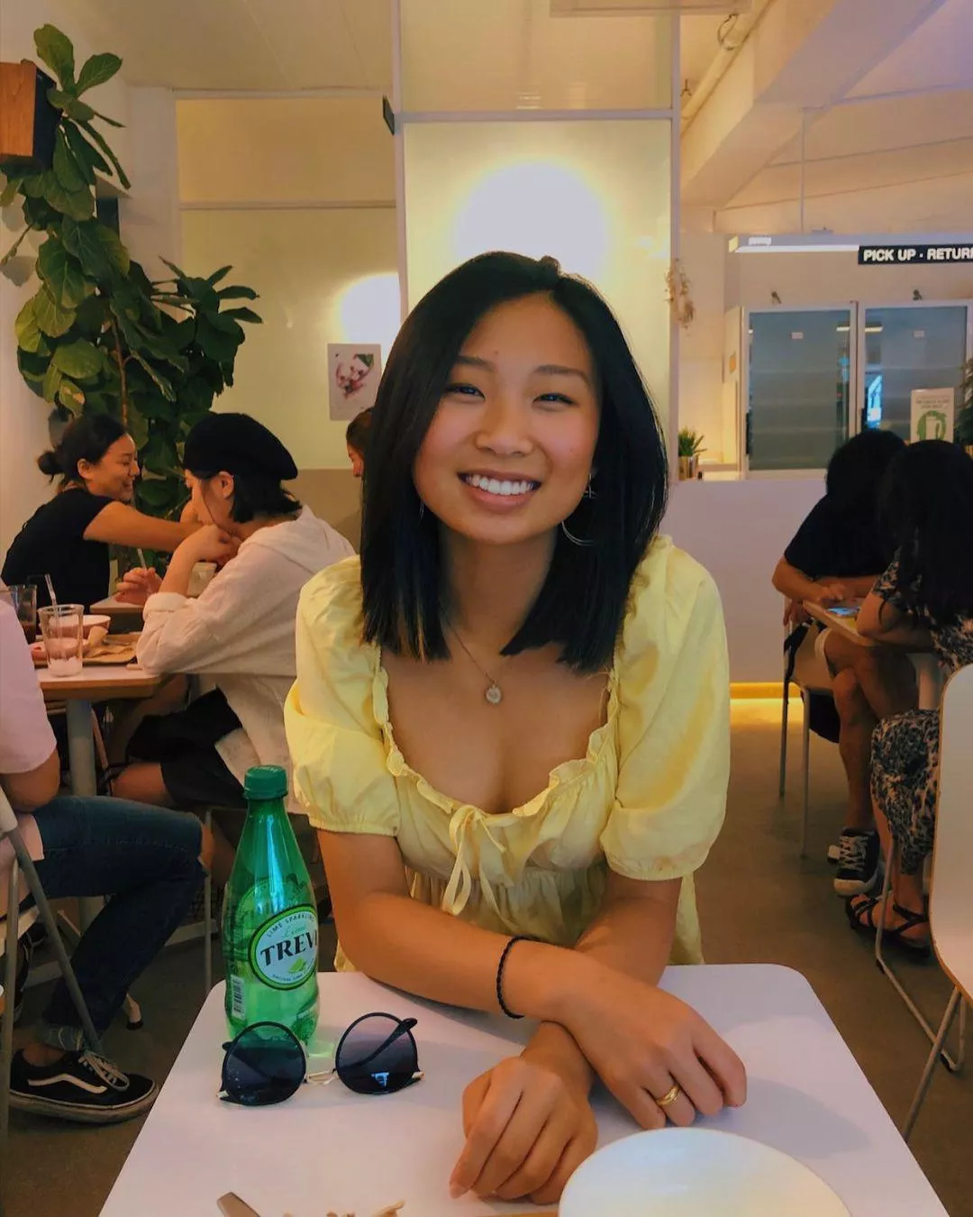 A smile to help you forget all your troubles posted by likesasiangirls