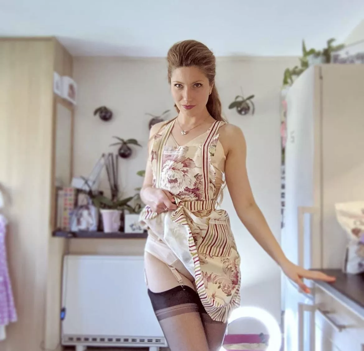 A sneak peak under my apron posted by StephanieBC