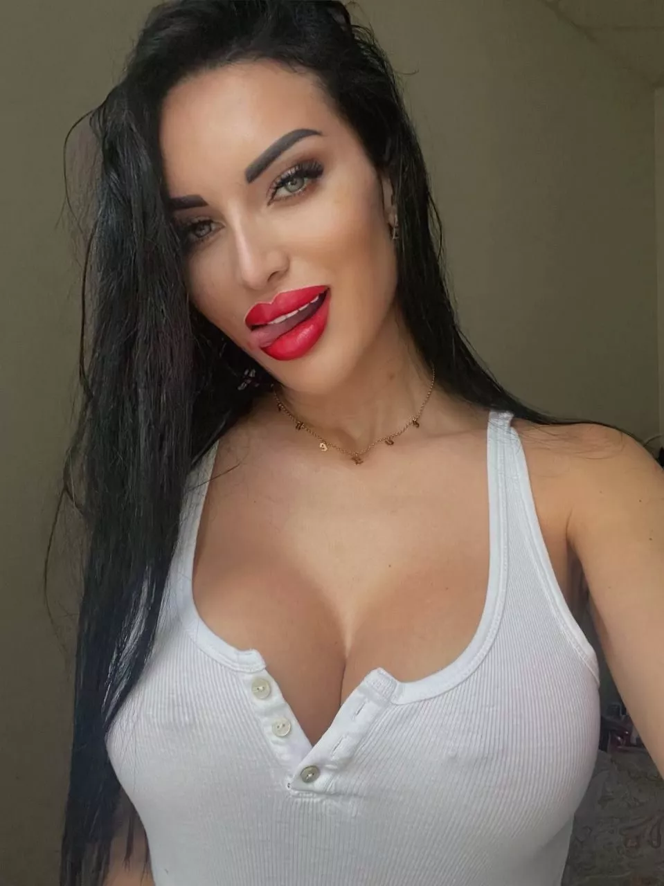 A sneak peek of my tits? posted by UtterSimplicity